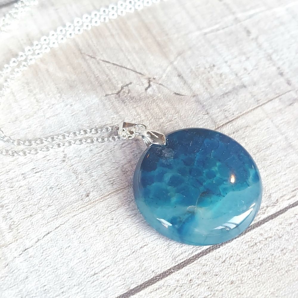 Blue Dragons Vein Agate Crystal Pendant - Picture 4 of 5